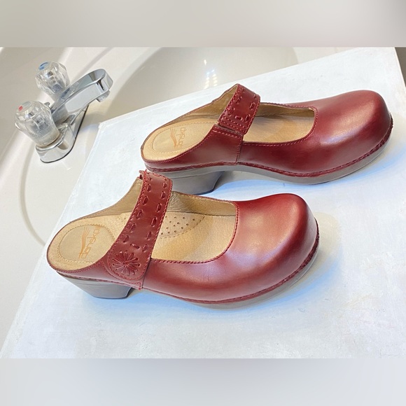 Dansko Mary Jane Clog Size 37 US Women Size 6, excellent condition clean - Picture 2 of 11
